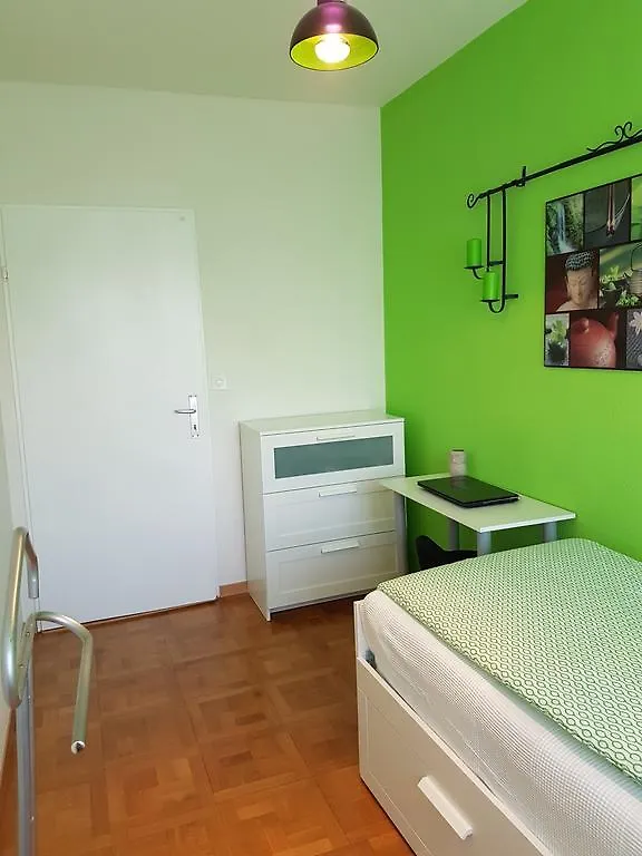 Chambre Au Centre De Geneve Women Only